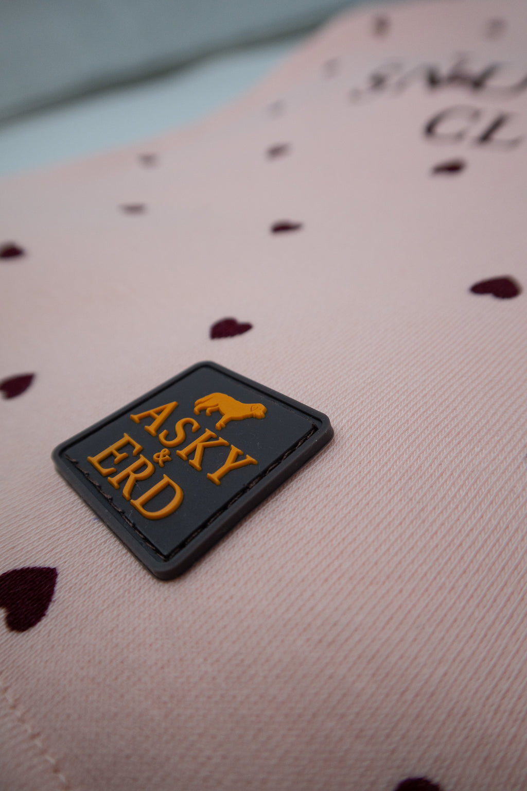 Kiss & Snuggle Club Sweatshirt | Rose Mist